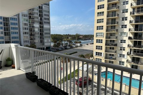 Copropriété à vendre à Hollywood, Floride: 2 chambres, 134.15 m2 № 1064882 - photo 13