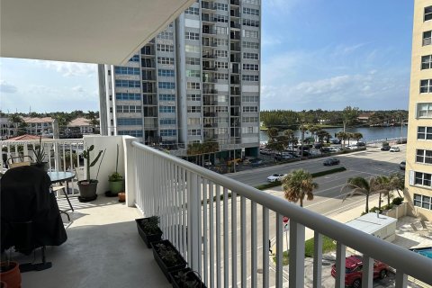 Copropriété à vendre à Hollywood, Floride: 2 chambres, 134.15 m2 № 1064882 - photo 12