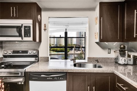 Copropriété à vendre à Hallandale Beach, Floride: 2 chambres, 99.87 m2 № 1402597 - photo 18