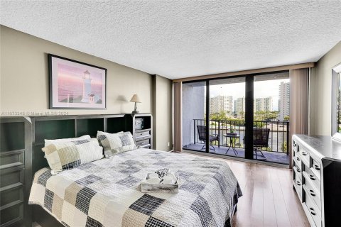 Copropriété à vendre à Hallandale Beach, Floride: 2 chambres, 99.87 m2 № 1402597 - photo 22