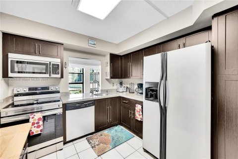 Copropriété à vendre à Hallandale Beach, Floride: 2 chambres, 99.87 m2 № 1402597 - photo 19