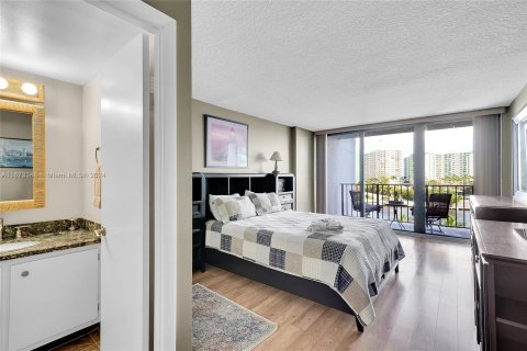 Copropriété à vendre à Hallandale Beach, Floride: 2 chambres, 99.87 m2 № 1402597 - photo 21