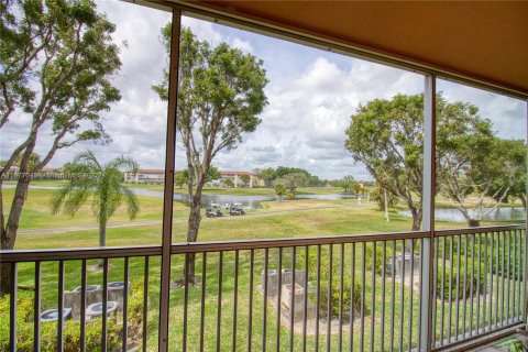 Condo in Pembroke Pines, Florida, 2 bedrooms  № 1402641 - photo 20