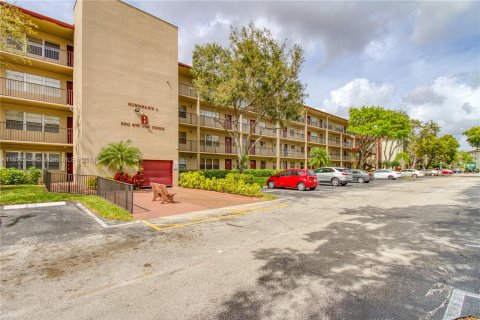 Condo in Pembroke Pines, Florida, 2 bedrooms  № 1402641 - photo 3