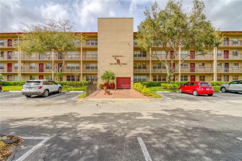 Condo in Pembroke Pines, Florida, 2 bedrooms  № 1402641 - photo 4