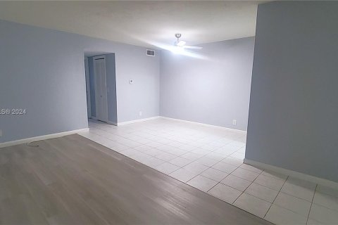 Copropriété à vendre à Hallandale Beach, Floride: 1 chambre, 71.07 m2 № 1402643 - photo 3