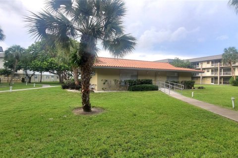 Copropriété à vendre à Hallandale Beach, Floride: 1 chambre, 71.07 m2 № 1402643 - photo 12