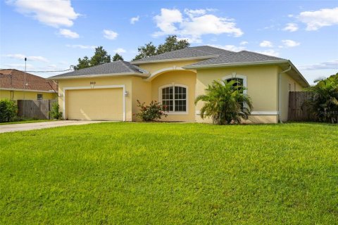 House in North Port, Florida 3 bedrooms, 158.77 sq.m. № 1372207 - photo 3