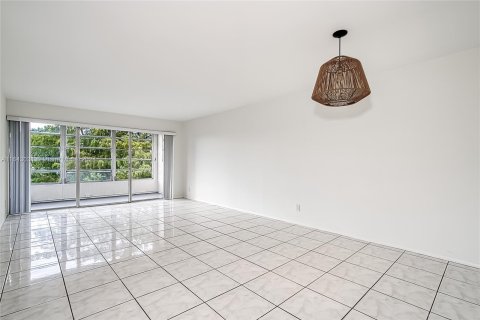 Condominio en venta en Tamarac, Florida, 1 dormitorio, 76.64 m2 № 1325498 - foto 7