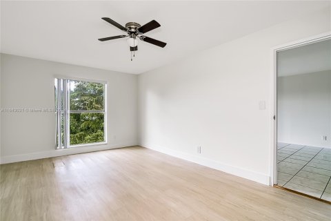 Copropriété à vendre à Tamarac, Floride: 1 chambre, 76.64 m2 № 1325498 - photo 11