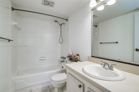 Copropriété à vendre à Tamarac, Floride: 1 chambre, 76.64 m2 № 1325498 - photo 13