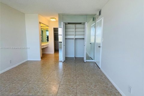 Condominio en alquiler en Hallandale Beach, Florida, 2 dormitorios, 118.91 m2 № 1030776 - foto 23