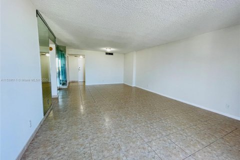 Condominio en alquiler en Hallandale Beach, Florida, 2 dormitorios, 118.91 m2 № 1030776 - foto 15