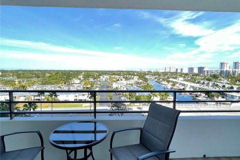 Condominio en alquiler en Hallandale Beach, Florida, 2 dormitorios, 118.91 m2 № 1030776 - foto 11