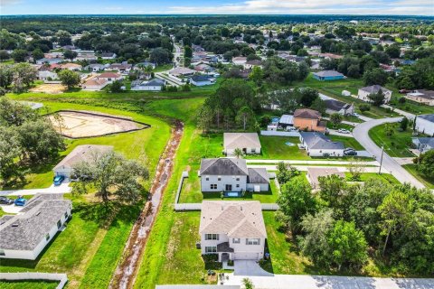 House in Kissimmee, Florida 5 bedrooms, 241.64 sq.m. № 1249475 - photo 2