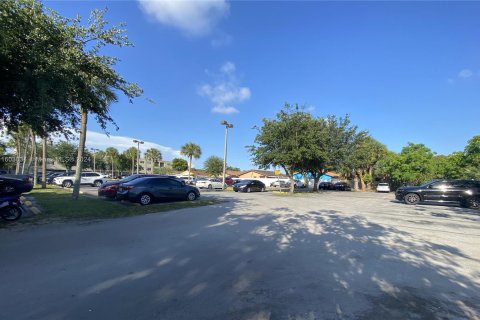 Condominio en venta en Hialeah, Florida, 1 dormitorio, 54.16 m2 № 1222040 - foto 13