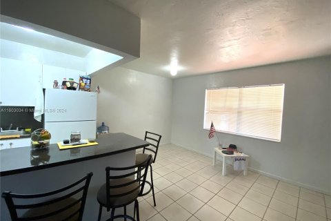 Condominio en venta en Hialeah, Florida, 1 dormitorio, 54.16 m2 № 1222040 - foto 8