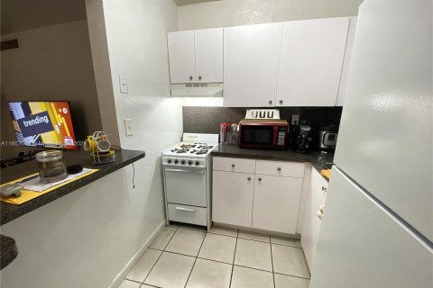 Condominio en venta en Hialeah, Florida, 1 dormitorio, 54.16 m2 № 1222040 - foto 3