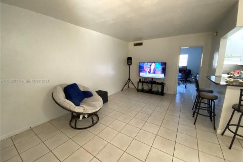 Condominio en venta en Hialeah, Florida, 1 dormitorio, 54.16 m2 № 1222040 - foto 7