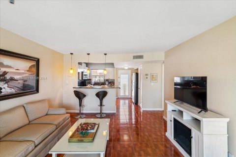 Condo in Sunrise, Florida, 2 bedrooms  № 1225077 - photo 11