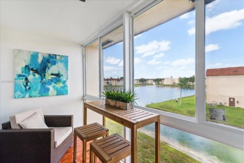 Copropriété à vendre à Sunrise, Floride: 2 chambres, 78.97 m2 № 1225077 - photo 23