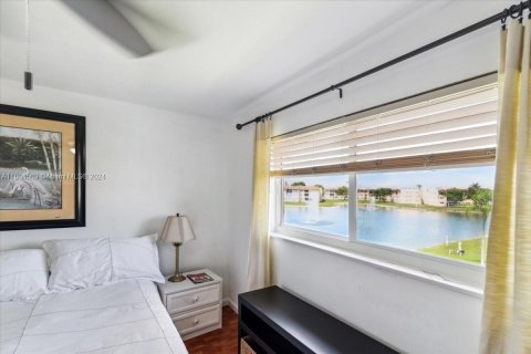 Condo in Sunrise, Florida, 2 bedrooms  № 1225077 - photo 15