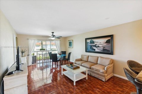 Copropriété à vendre à Sunrise, Floride: 2 chambres, 78.97 m2 № 1225077 - photo 6