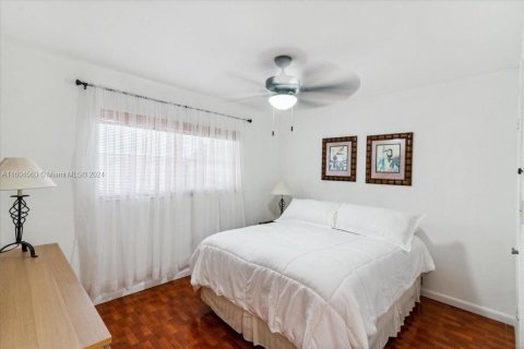 Condo in Sunrise, Florida, 2 bedrooms  № 1225077 - photo 19