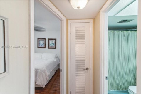 Condo in Sunrise, Florida, 2 bedrooms  № 1225077 - photo 18