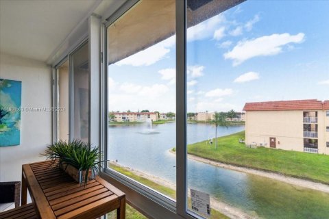 Copropriété à vendre à Sunrise, Floride: 2 chambres, 78.97 m2 № 1225077 - photo 24