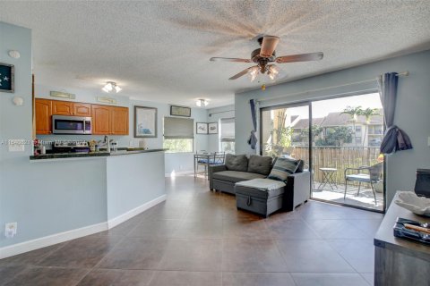 Copropriété à vendre à Sunrise, Floride: 1 chambre, 70.05 m2 № 1319009 - photo 1