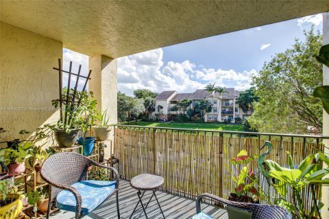 Condo in Sunrise, Florida, 1 bedroom  № 1319009 - photo 13