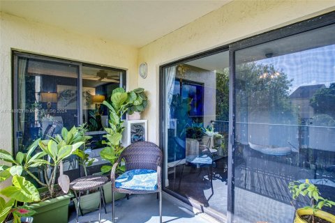 Condo in Sunrise, Florida, 1 bedroom  № 1319009 - photo 15