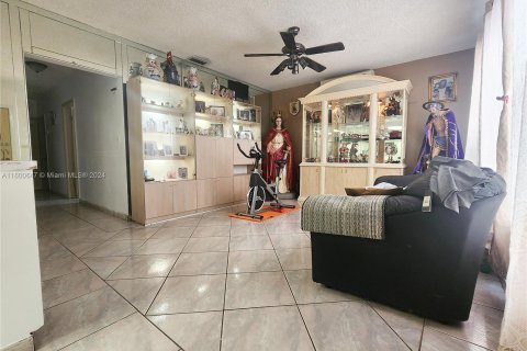 Immobilier commercial à vendre à Miami Beach, Floride: 248.79 m2 № 1225035 - photo 2