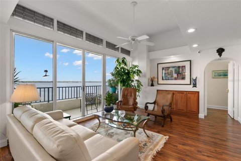 Condominio en venta en Saint Petersburg, Florida, 4 dormitorios, 232.63 m2 № 1392931 - foto 29