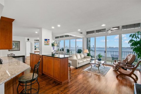 Condominio en venta en Saint Petersburg, Florida, 4 dormitorios, 232.63 m2 № 1392931 - foto 5