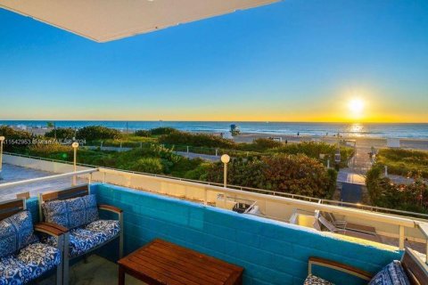 Condo in Miami Beach, Florida, 1 bedroom  № 1040246 - photo 10