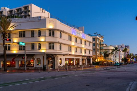 Condo in Miami Beach, Florida, 1 bedroom  № 1040246 - photo 20