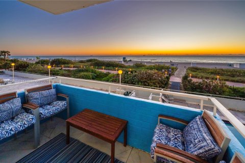 Condo in Miami Beach, Florida, 1 bedroom  № 1040246 - photo 1