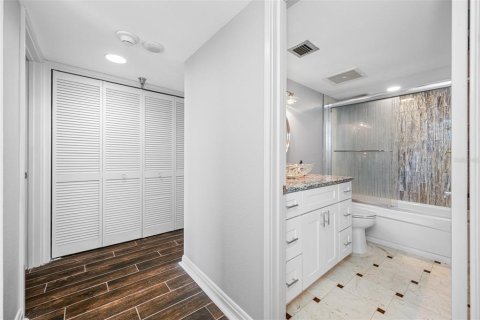 Condo in Tampa, Florida, 2 bedrooms  № 1277198 - photo 8