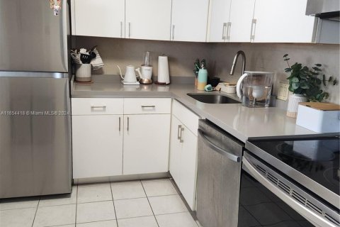 Condo in Aventura, Florida, 1 bedroom  № 1353805 - photo 14