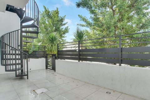 Condo in Miami Beach, Florida, 1 bedroom  № 1353806 - photo 6