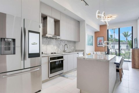 Condo in Miami Beach, Florida, 1 bedroom  № 1353806 - photo 1