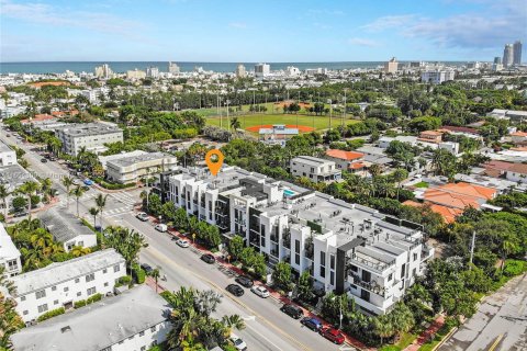 Condo in Miami Beach, Florida, 1 bedroom  № 1353806 - photo 21