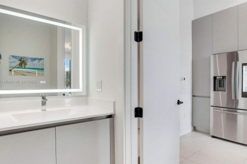 Condo in Miami Beach, Florida, 1 bedroom  № 1353806 - photo 9