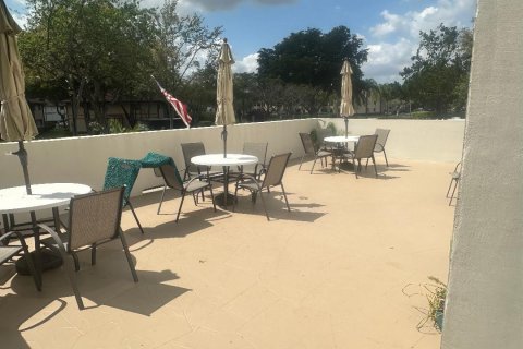 Copropriété à vendre à Tamarac, Floride: 2 chambres, 114.08 m2 № 1070281 - photo 4