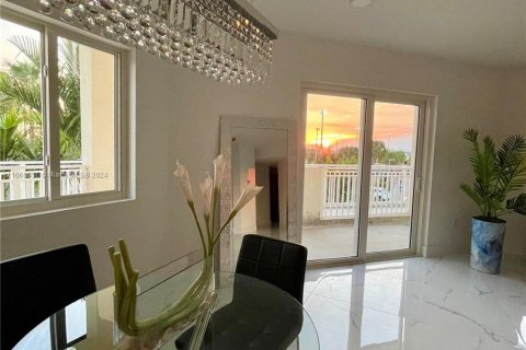 Condominio en alquiler en Doral, Florida, 3 dormitorios, 159.33 m2 № 1384432 - foto 6