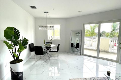 Copropriété à louer à Doral, Floride: 3 chambres, 159.33 m2 № 1384432 - photo 4