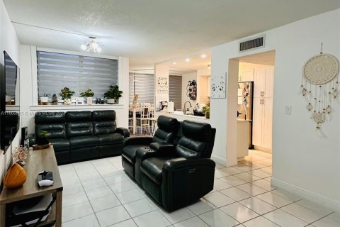 Copropriété à vendre à Miami, Floride: 2 chambres, 87.89 m2 № 1384473 - photo 14