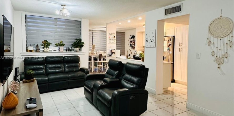 Condominio en Miami, Florida, 2 dormitorios  № 1384473